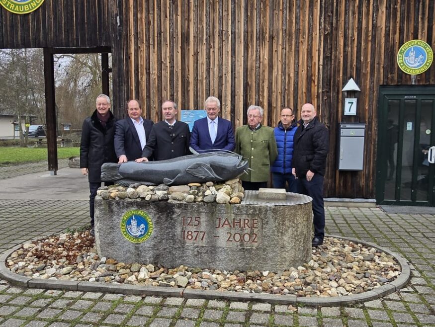 Von links, Präsident des Fischereiverband Niederbayern, Kreiner Michael, Staatsminister Aiwanger, Vizepräsident Scheiblhuber und Vizepräsident Billmeier, Stefan Plendl 1. Vorstand